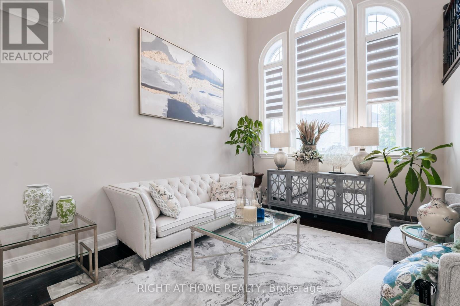 99 Fairview Road W, Mississauga, Ontario  L5B 1K7 - Photo 9 - W12990426