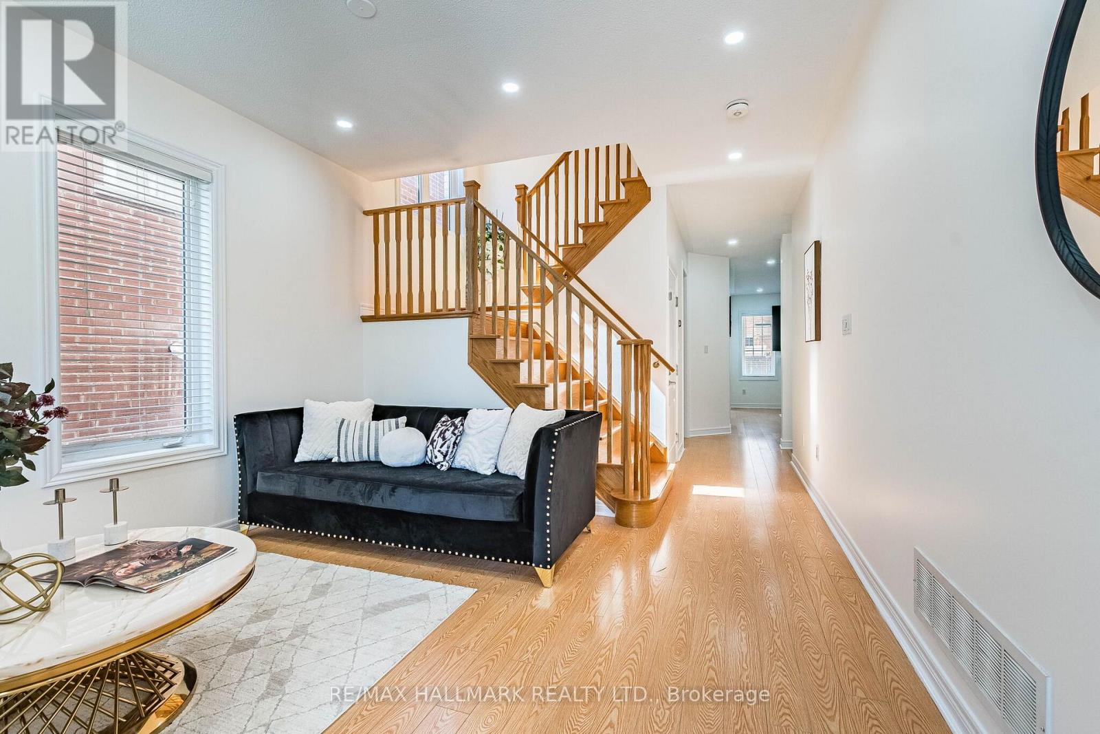 4 Callalily Road, Brampton, Ontario  L7A 0M1 - Photo 5 - W12990466