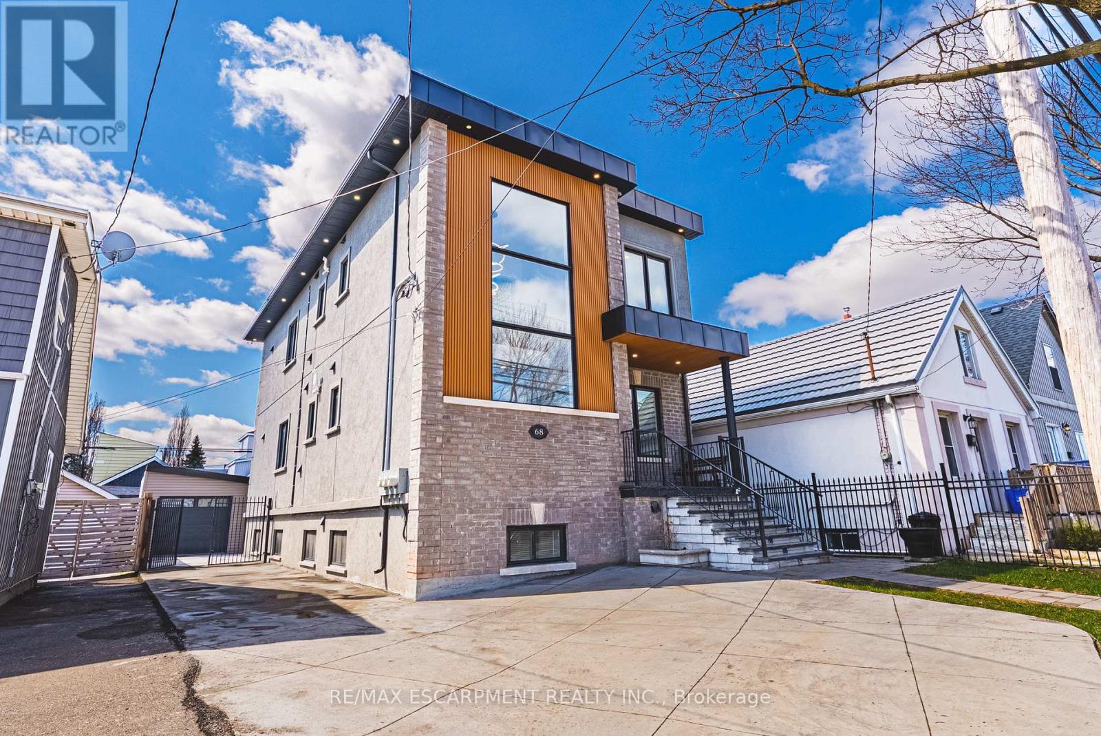 68 Vansitmart Avenue N, Hamilton, Ontario  L8H 3A5 - Photo 2 - X12990228