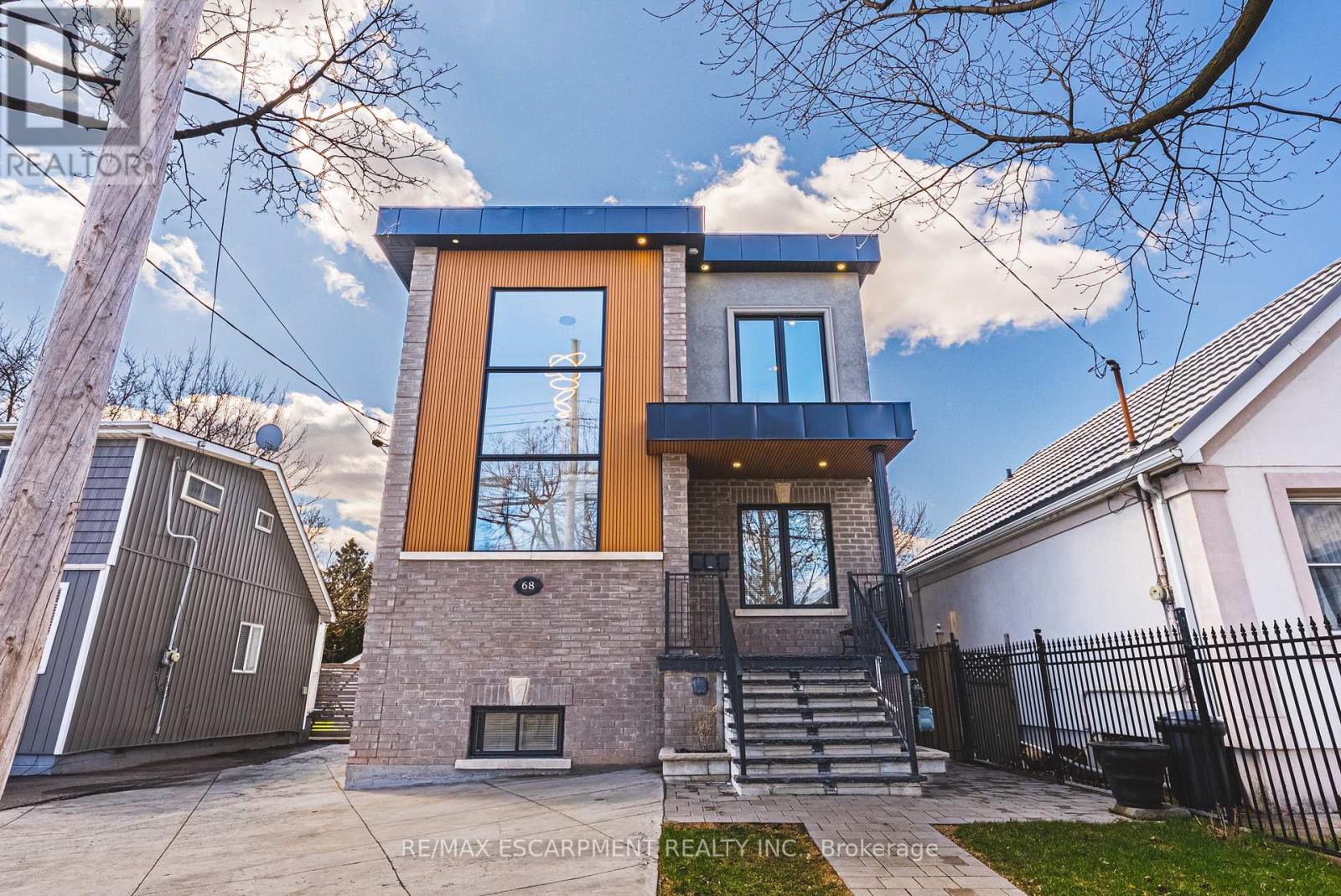 68 Vansitmart Avenue N, Hamilton, Ontario  L8H 3A5 - Photo 3 - X12990228