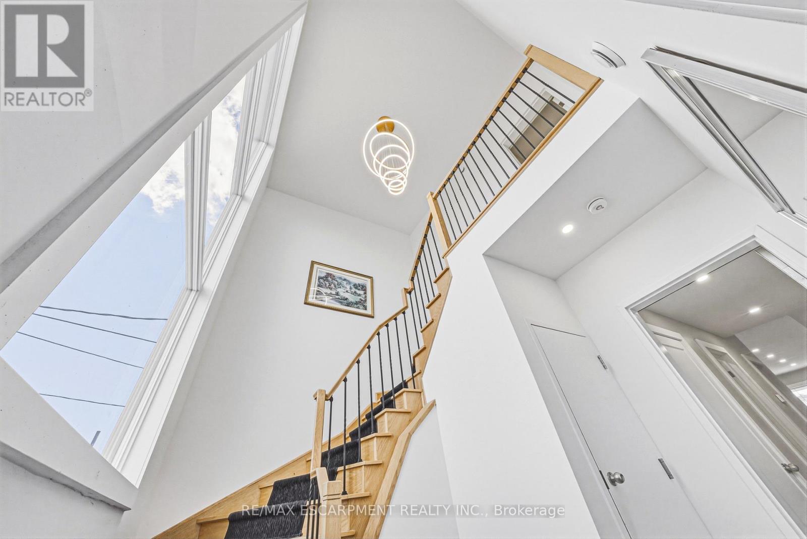 68 Vansitmart Avenue N, Hamilton, Ontario  L8H 3A5 - Photo 6 - X12990228