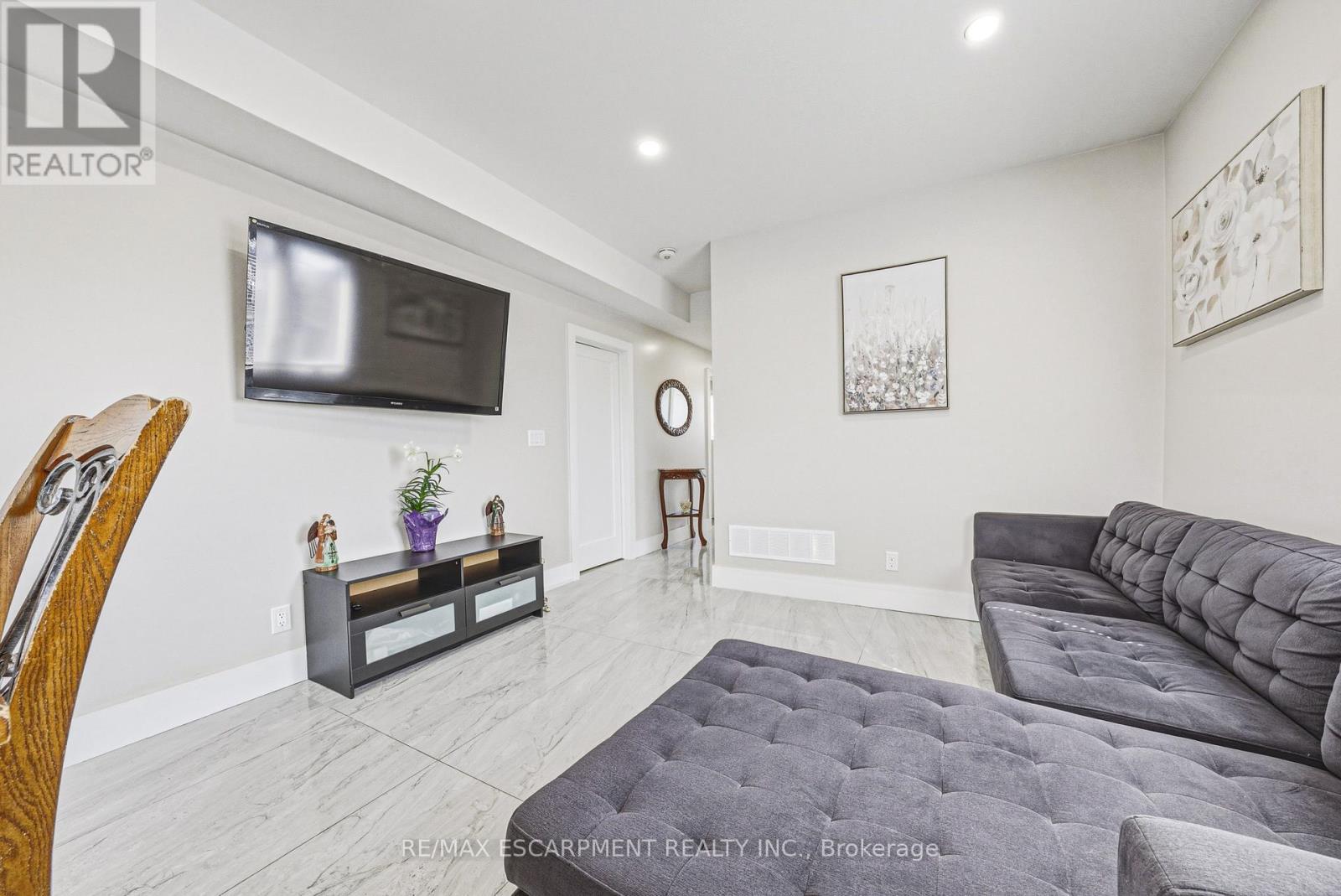 68 Vansitmart Avenue N, Hamilton, Ontario  L8H 3A5 - Photo 9 - X12990228