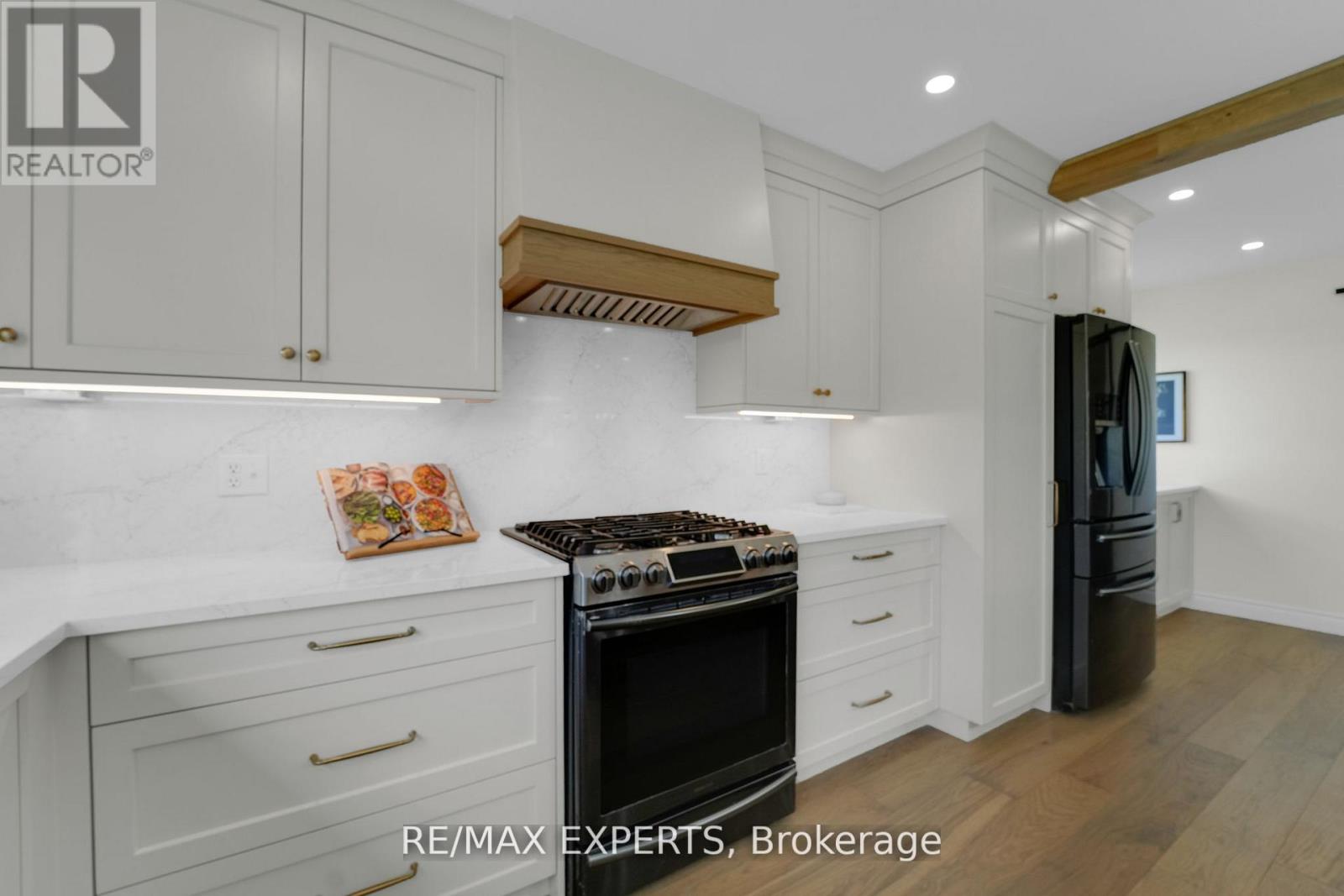 46 Scenic Drive, Mapleton, Ontario  N0G 1P0 - Photo 25 - X12990324