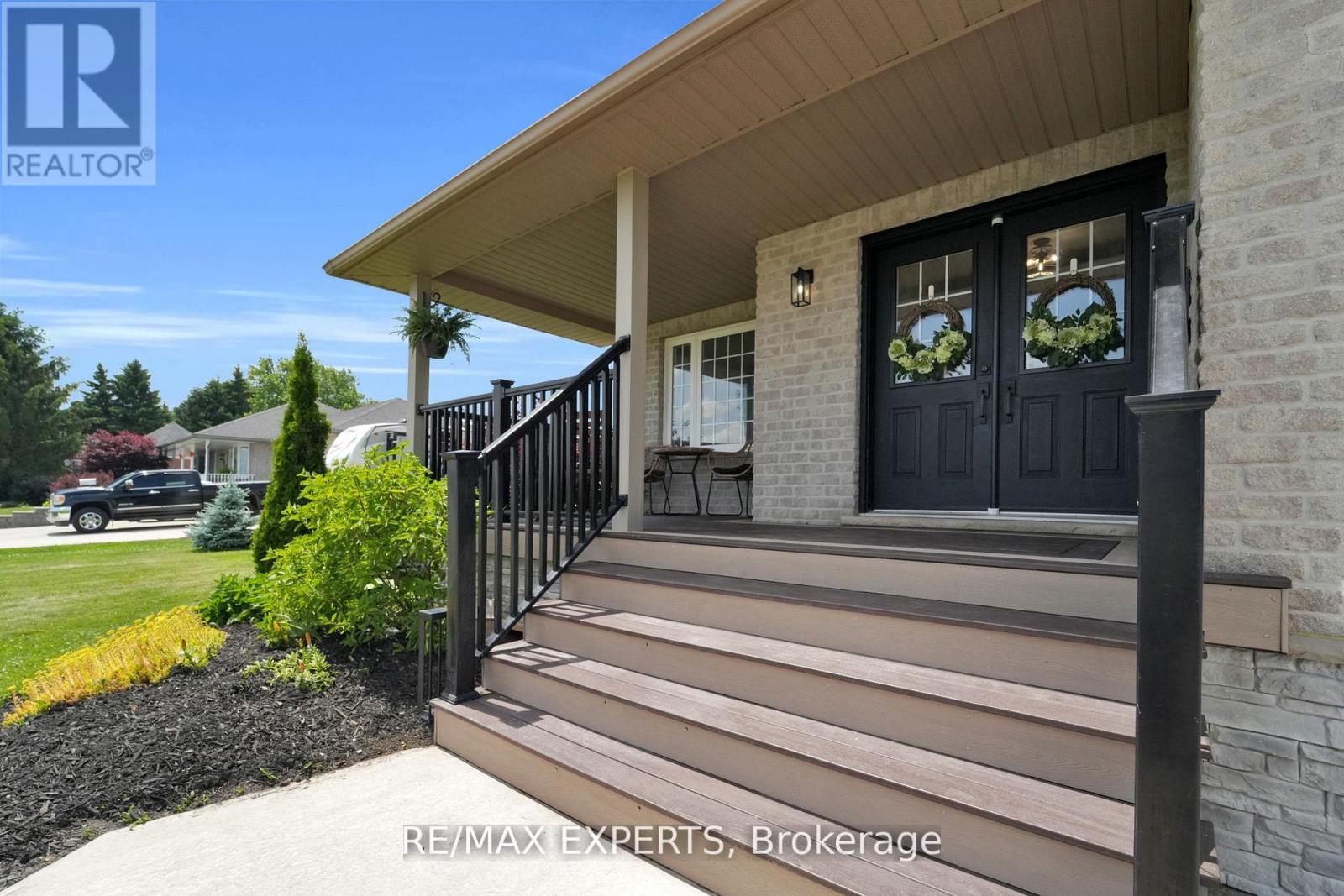 46 Scenic Drive, Mapleton, Ontario  N0G 1P0 - Photo 4 - X12990324