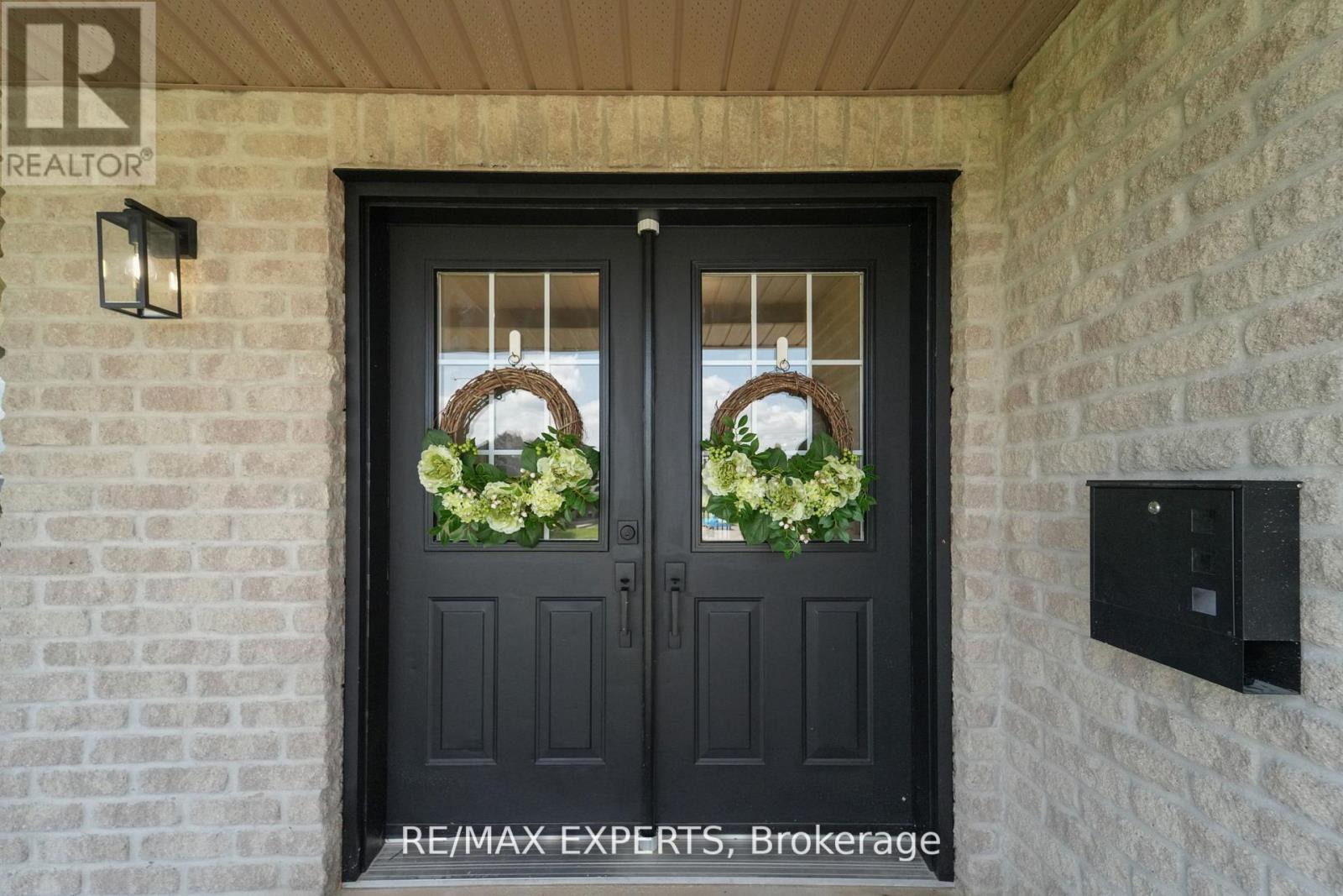 46 Scenic Drive, Mapleton, Ontario  N0G 1P0 - Photo 7 - X12990324