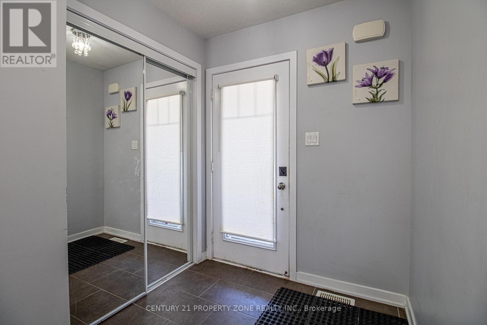 144 Crafter Crescent, Hamilton, Ontario  L8J 0H8 - Photo 5 - X12990438