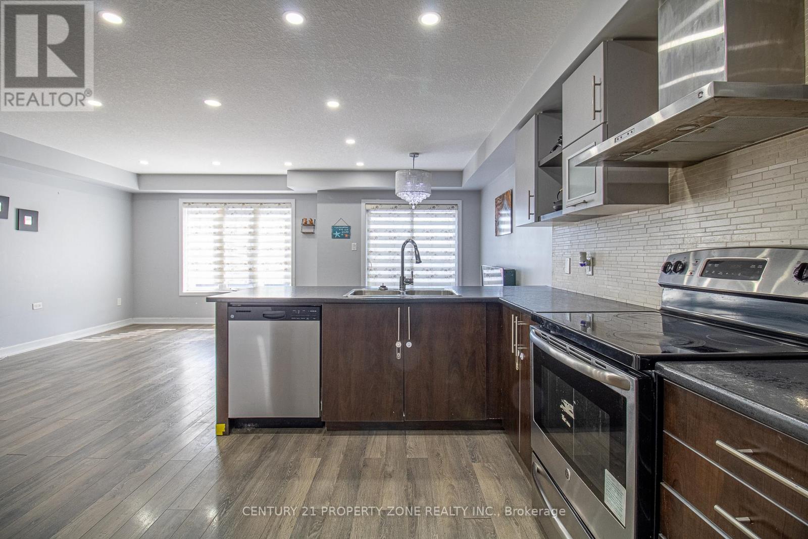 144 Crafter Crescent, Hamilton, Ontario  L8J 0H8 - Photo 8 - X12990438