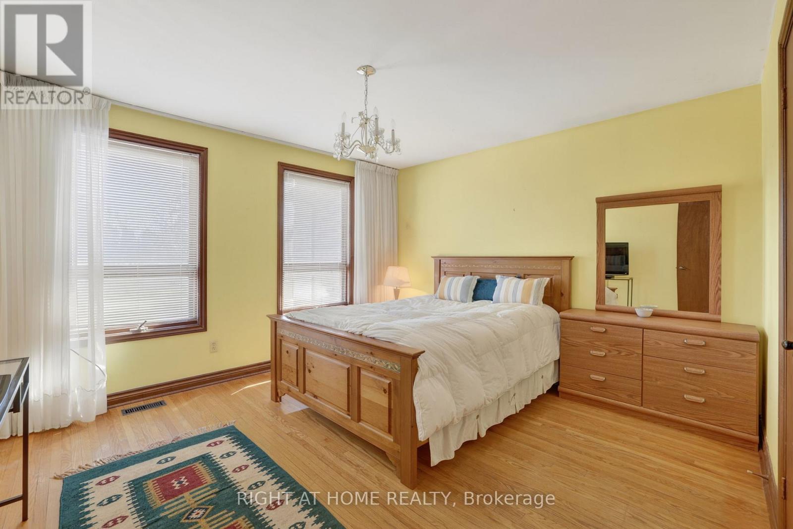 56 Birch Avenue, Richmond Hill (South Richvale), Ontario  L4C 6C6 - Photo 18 - N12982504