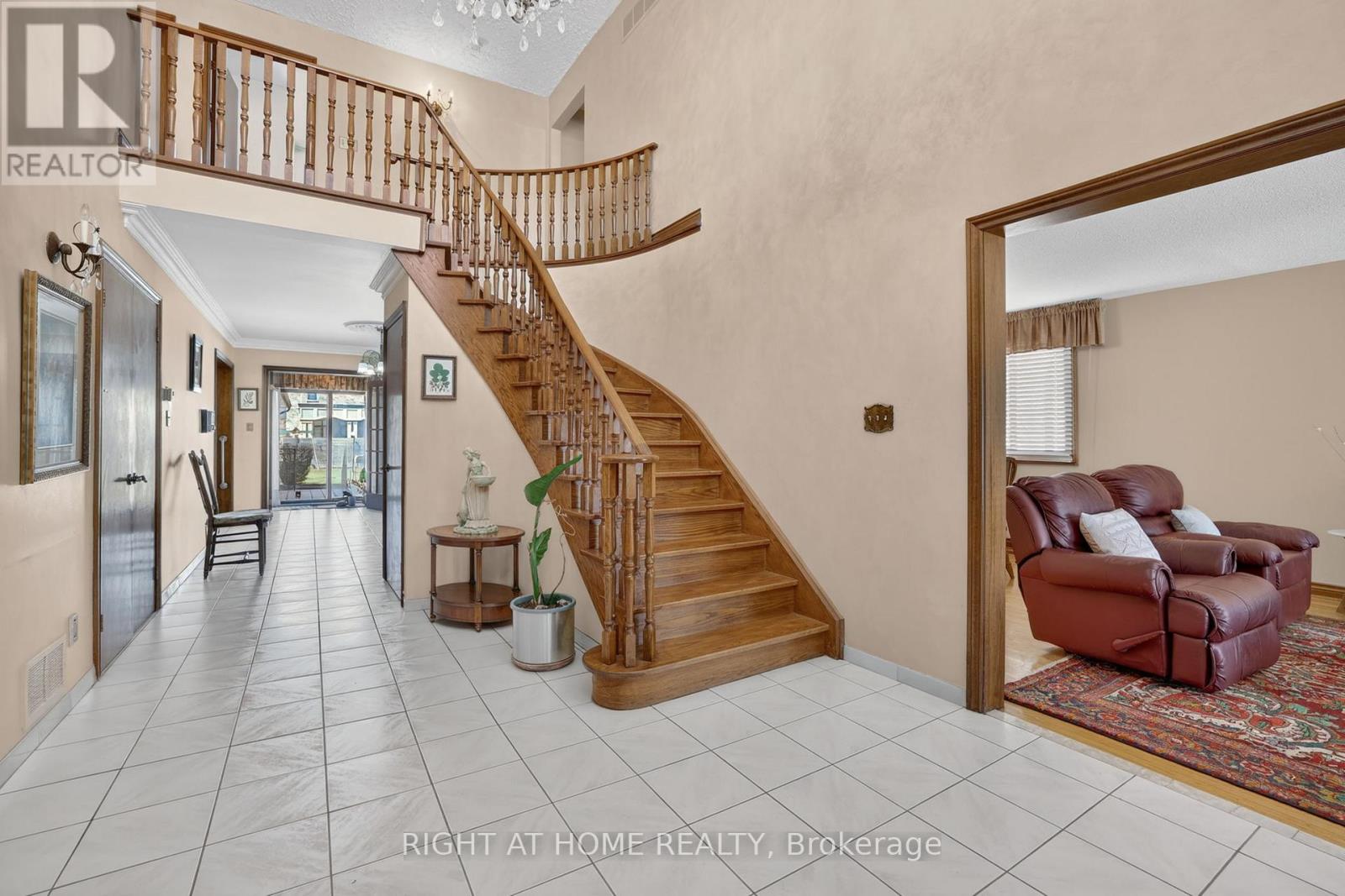 56 Birch Avenue, Richmond Hill (South Richvale), Ontario  L4C 6C6 - Photo 5 - N12982504