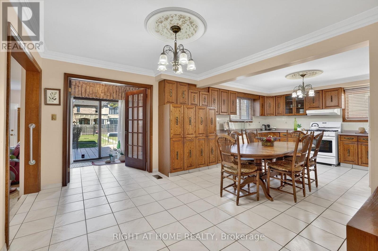 56 Birch Avenue, Richmond Hill (South Richvale), Ontario  L4C 6C6 - Photo 9 - N12982504