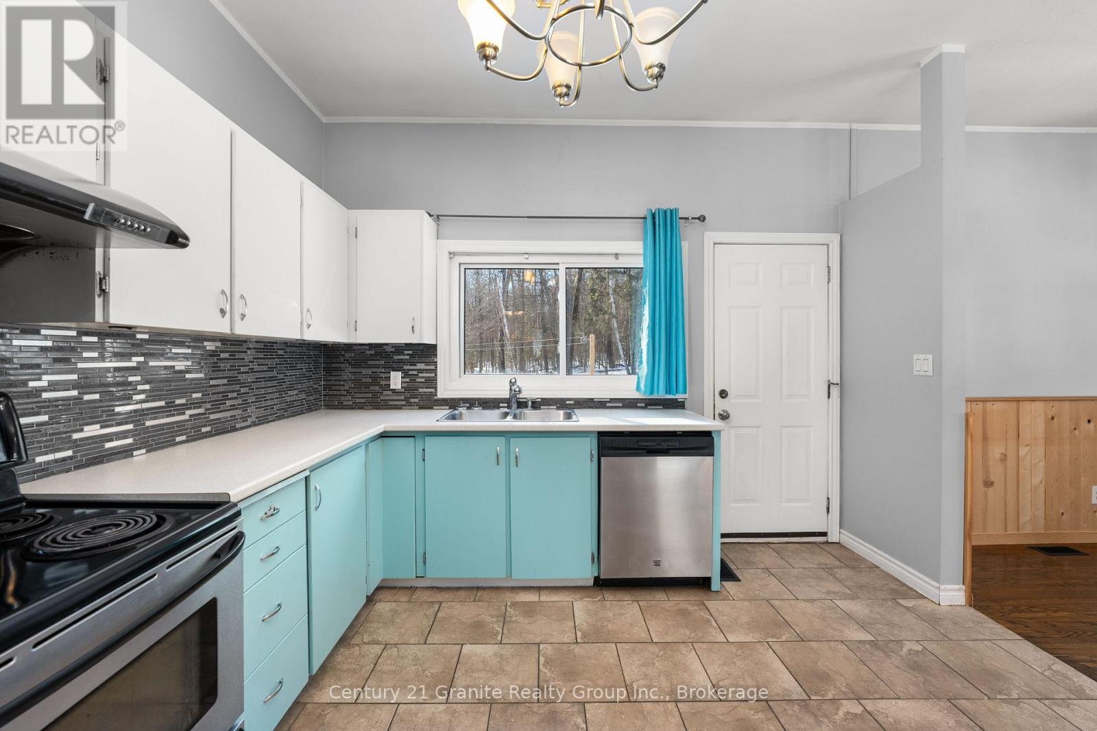 37 Mckay Street, Minden Hills, Ontario  K0M 2K0 - Photo 12 - X12990628