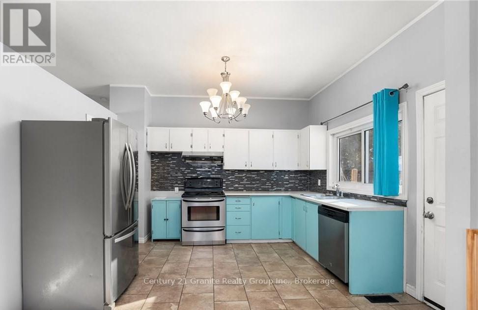 37 Mckay Street, Minden Hills, Ontario  K0M 2K0 - Photo 3 - X12990628