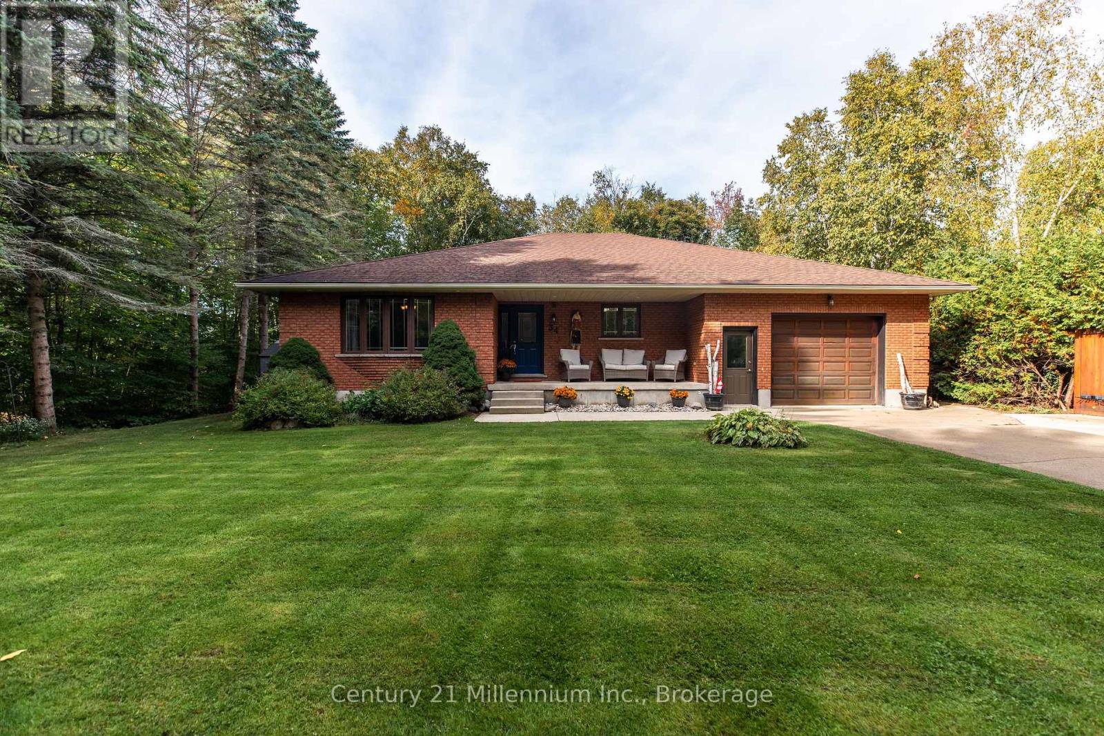 34 Southampton Parkway, South Bruce Peninsula, Ontario  N0H 2G0 - Photo 3 - X12990692