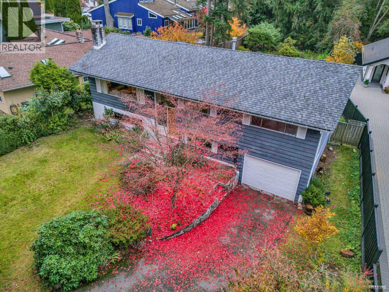 4578 CAPILANO ROAD, North Vancouver, British Columbia