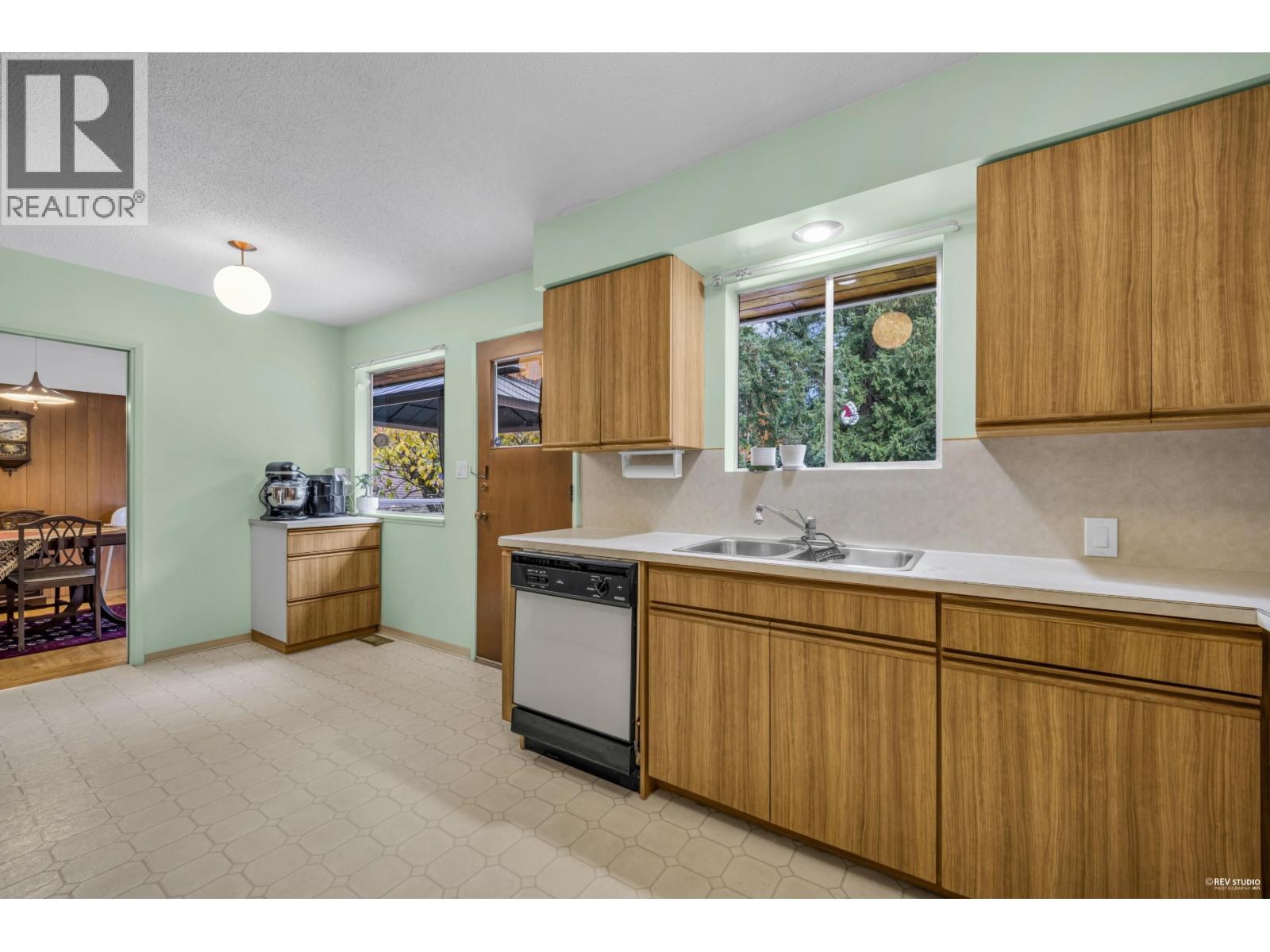 4578 Capilano Road, North Vancouver, British Columbia  V7R 4K3 - Photo 6 - R3110249