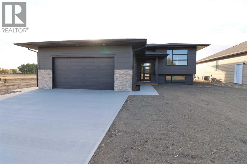 531 4 St, Vauxhall, Alberta  T0K 2K0 - Photo 1 - A2301001