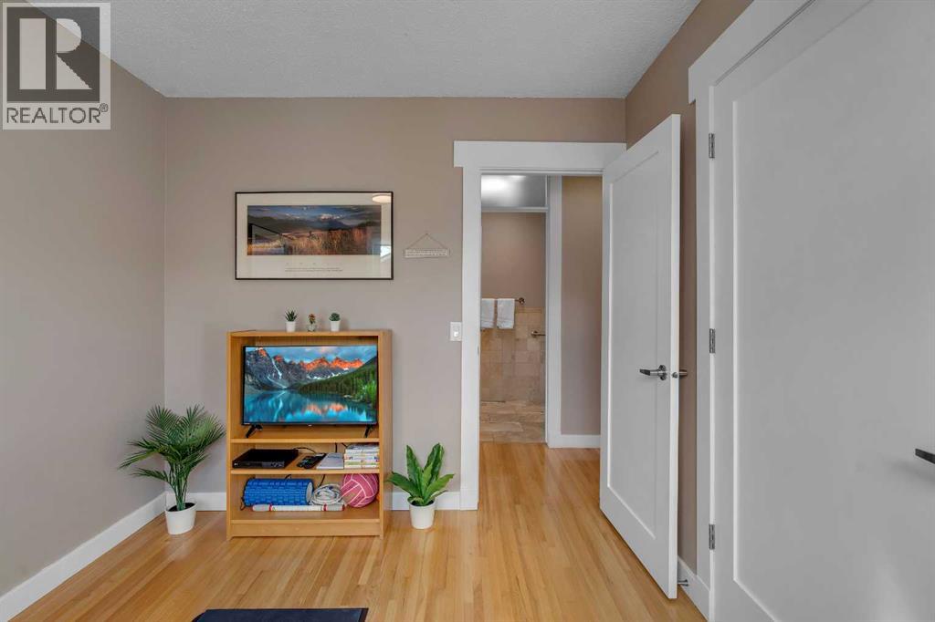 5411 Ladbrooke Drive SW, Calgary, Alberta  T3E 5X9 - Photo 29 - A2291483