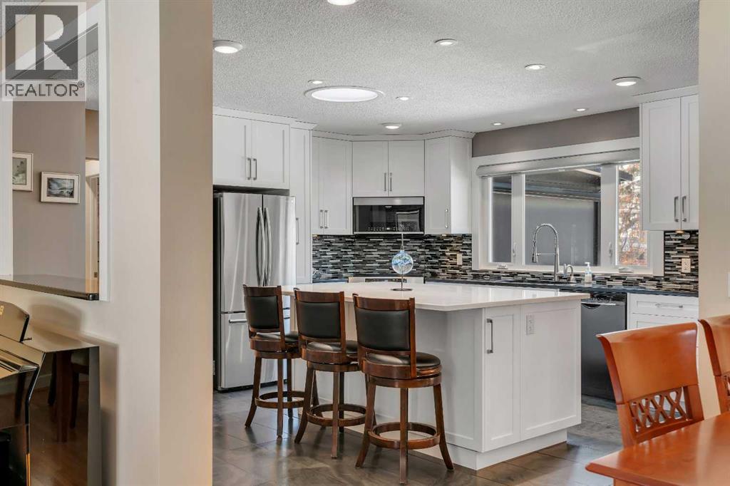 5411 Ladbrooke Drive SW, Calgary, Alberta  T3E 5X9 - Photo 1 - A2291483