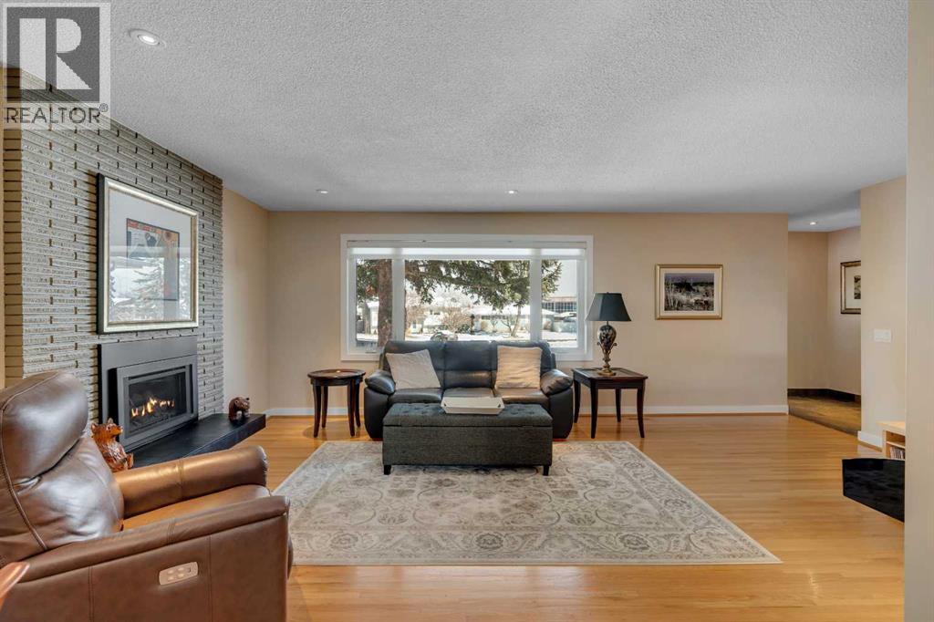 5411 Ladbrooke Drive SW, Calgary, Alberta  T3E 5X9 - Photo 7 - A2291483