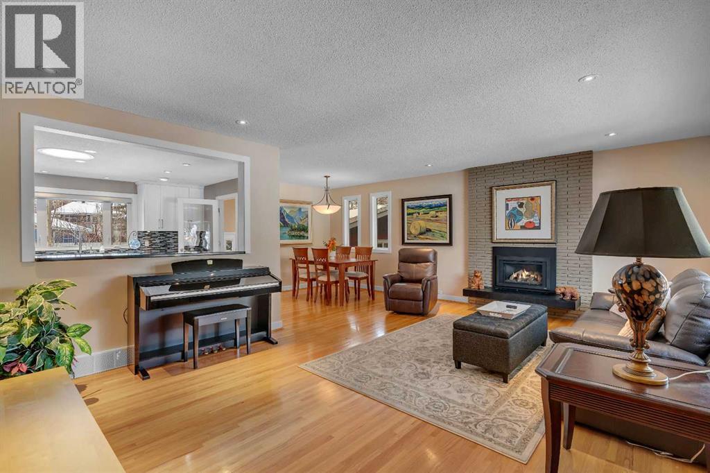 5411 Ladbrooke Drive SW, Calgary, Alberta  T3E 5X9 - Photo 6 - A2291483