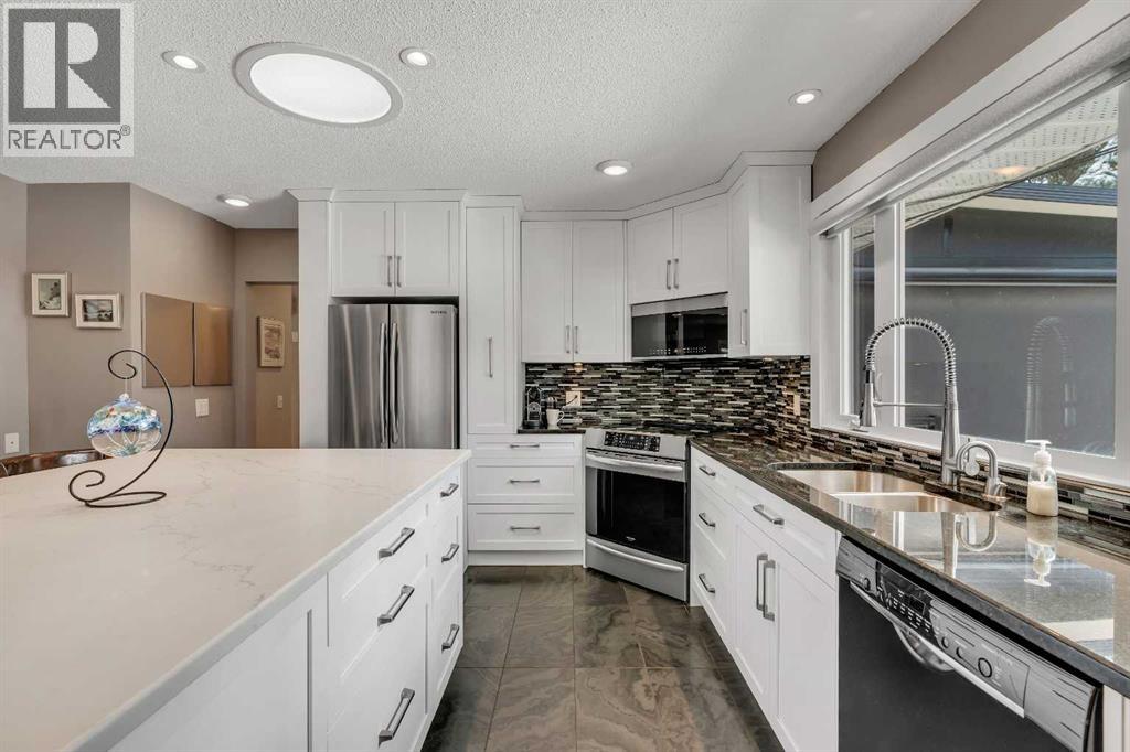 5411 Ladbrooke Drive SW, Calgary, Alberta  T3E 5X9 - Photo 12 - A2291483