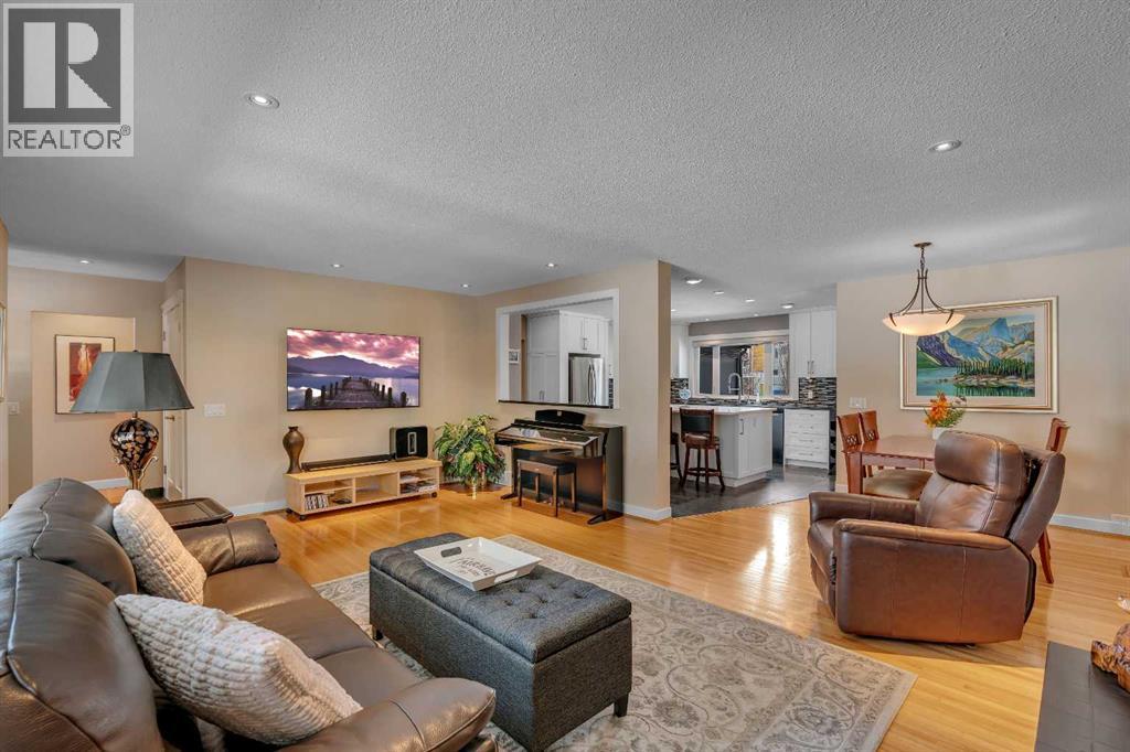 5411 Ladbrooke Drive SW, Calgary, Alberta  T3E 5X9 - Photo 8 - A2291483