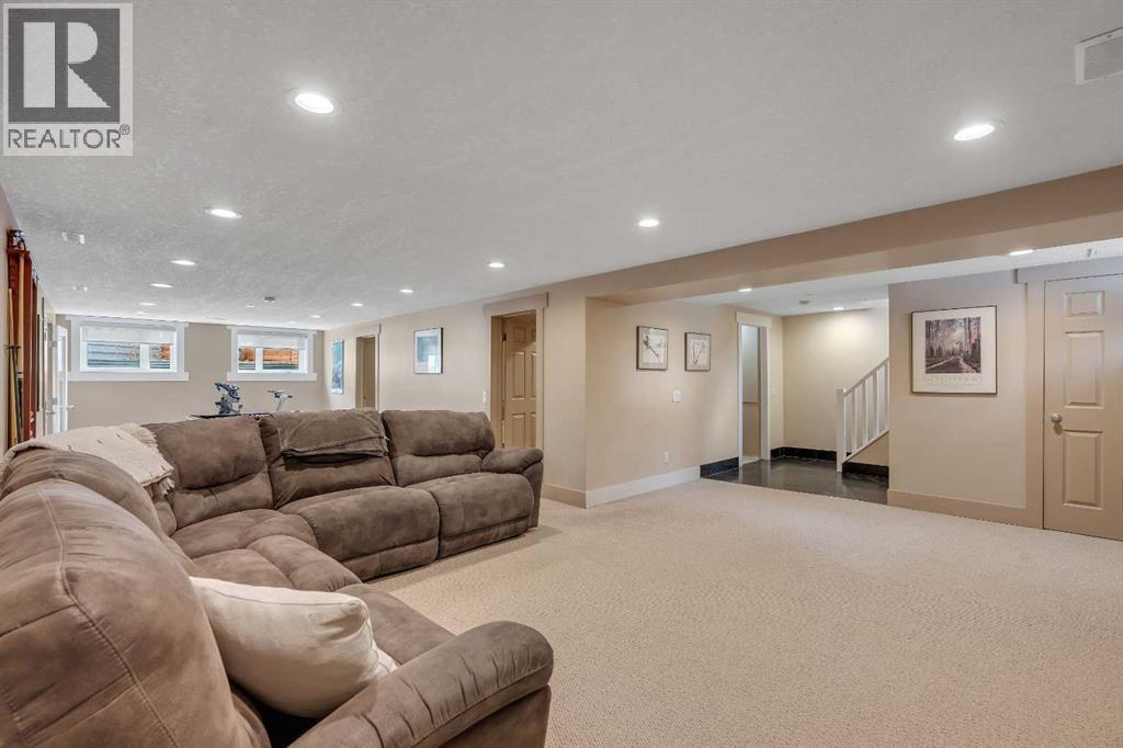 5411 Ladbrooke Drive SW, Calgary, Alberta  T3E 5X9 - Photo 37 - A2291483