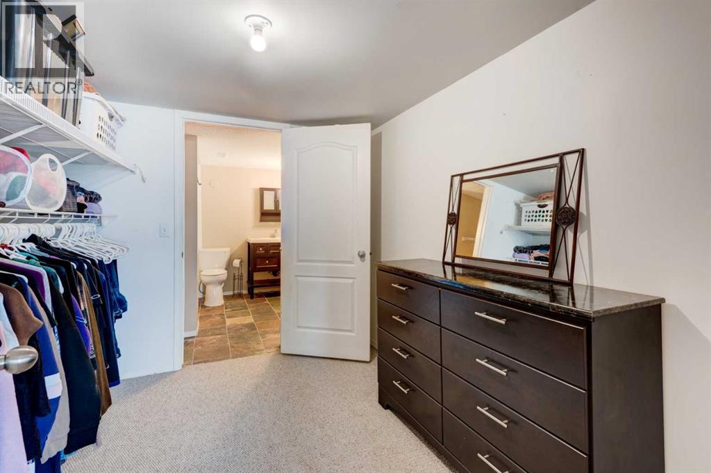 44 Somerglen Heath Sw, Calgary, Alberta  T2Y 4A3 - Photo 25 - A2299369