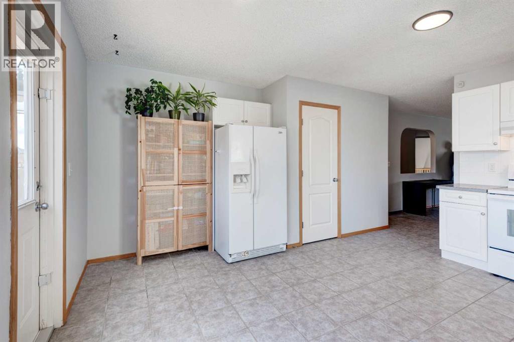 44 Somerglen Heath Sw, Calgary, Alberta  T2Y 4A3 - Photo 12 - A2299369