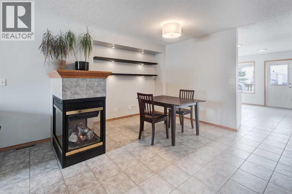 44 Somerglen Heath Sw, Calgary, Alberta  T2Y 4A3 - Photo 5 - A2299369
