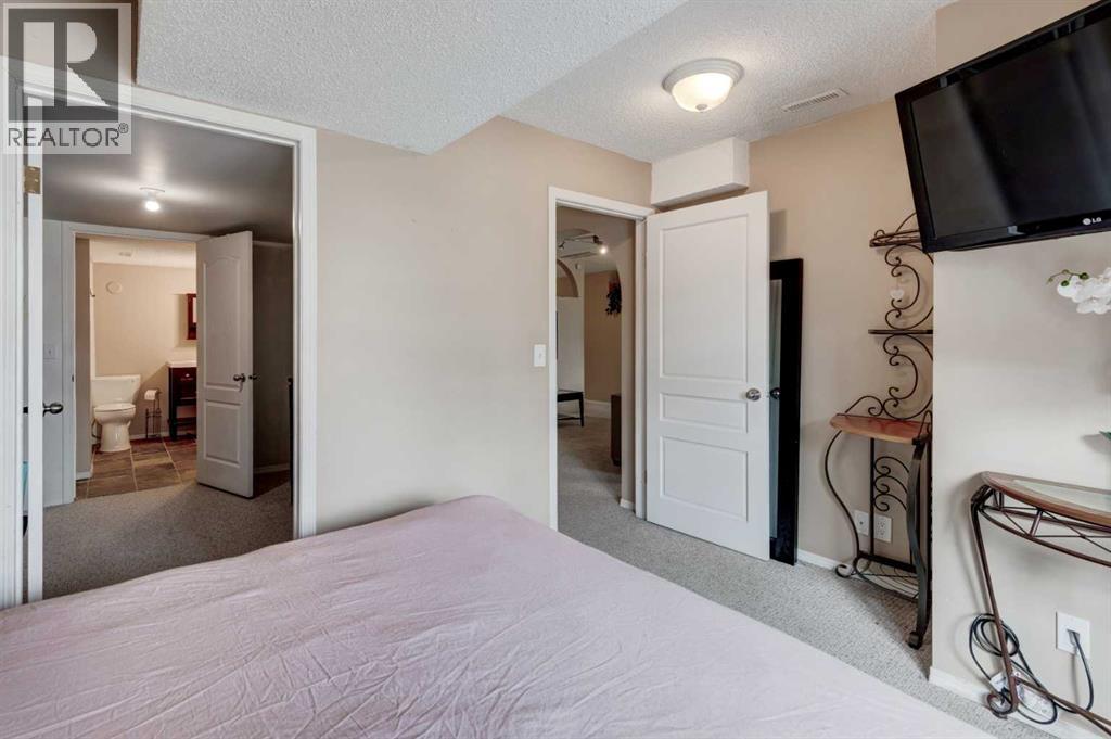 44 Somerglen Heath Sw, Calgary, Alberta  T2Y 4A3 - Photo 24 - A2299369