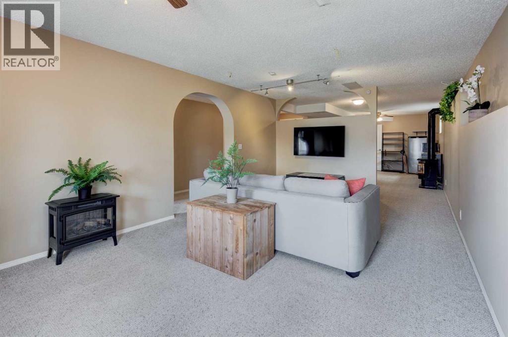 44 Somerglen Heath Sw, Calgary, Alberta  T2Y 4A3 - Photo 21 - A2299369