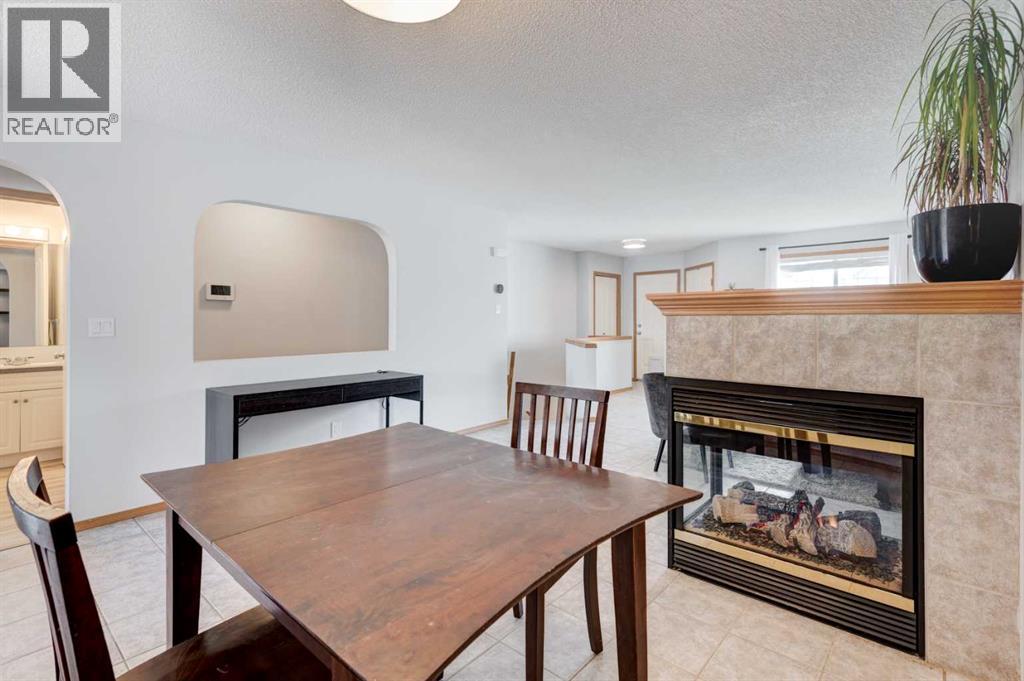 44 Somerglen Heath Sw, Calgary, Alberta  T2Y 4A3 - Photo 7 - A2299369