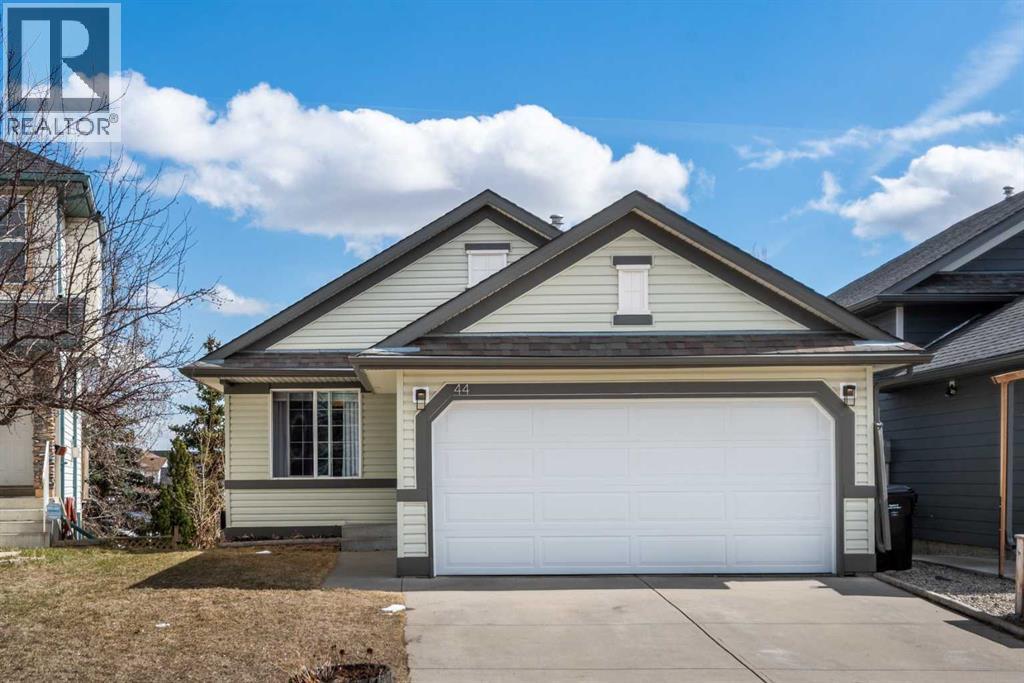 44 Somerglen Heath Sw, Calgary, Alberta  T2Y 4A3 - Photo 1 - A2299369