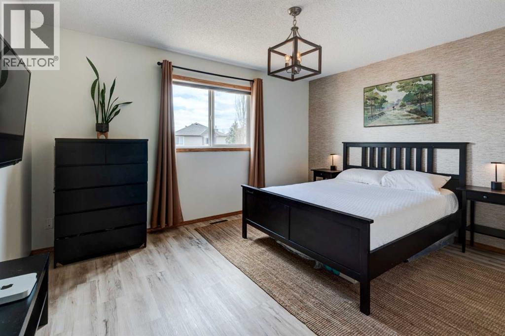 44 Somerglen Heath Sw, Calgary, Alberta  T2Y 4A3 - Photo 13 - A2299369