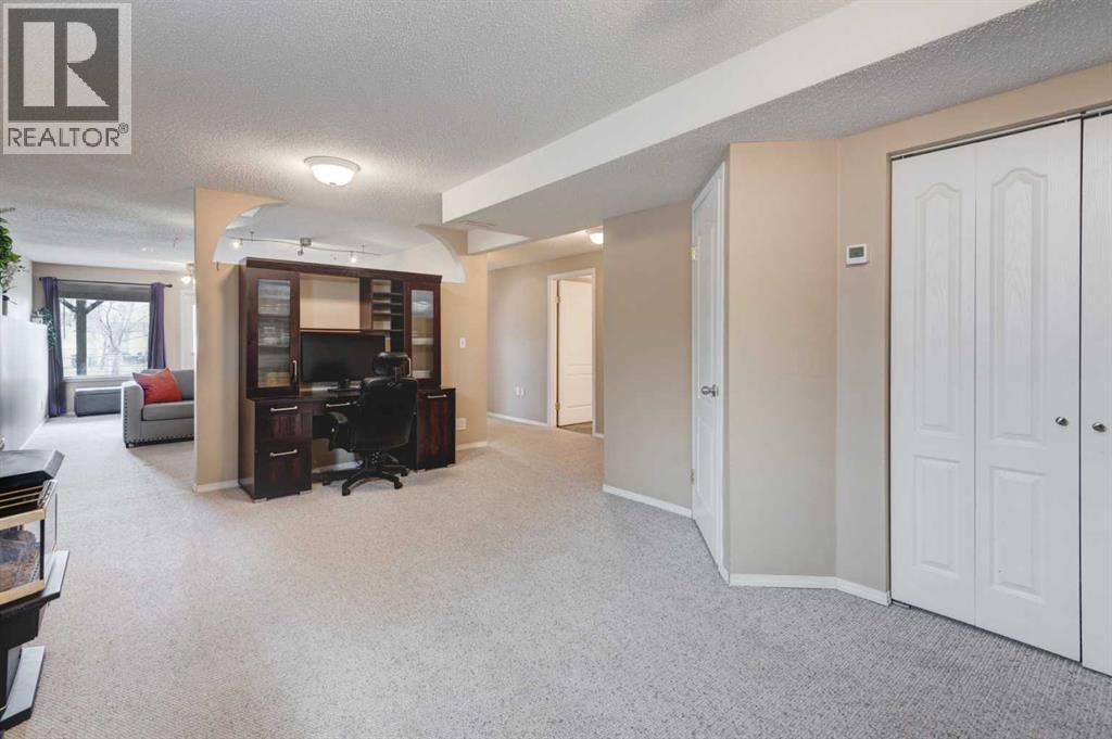 44 Somerglen Heath Sw, Calgary, Alberta  T2Y 4A3 - Photo 20 - A2299369