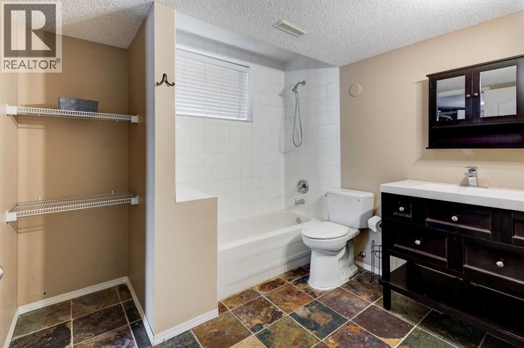 44 Somerglen Heath Sw, Calgary, Alberta  T2Y 4A3 - Photo 26 - A2299369