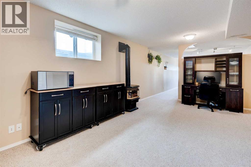 44 Somerglen Heath Sw, Calgary, Alberta  T2Y 4A3 - Photo 19 - A2299369