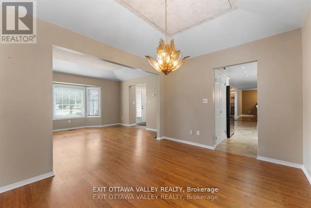 127 Owens Street, Pembroke, Ontario K8A 8K1 - Photo 5 - X12810194