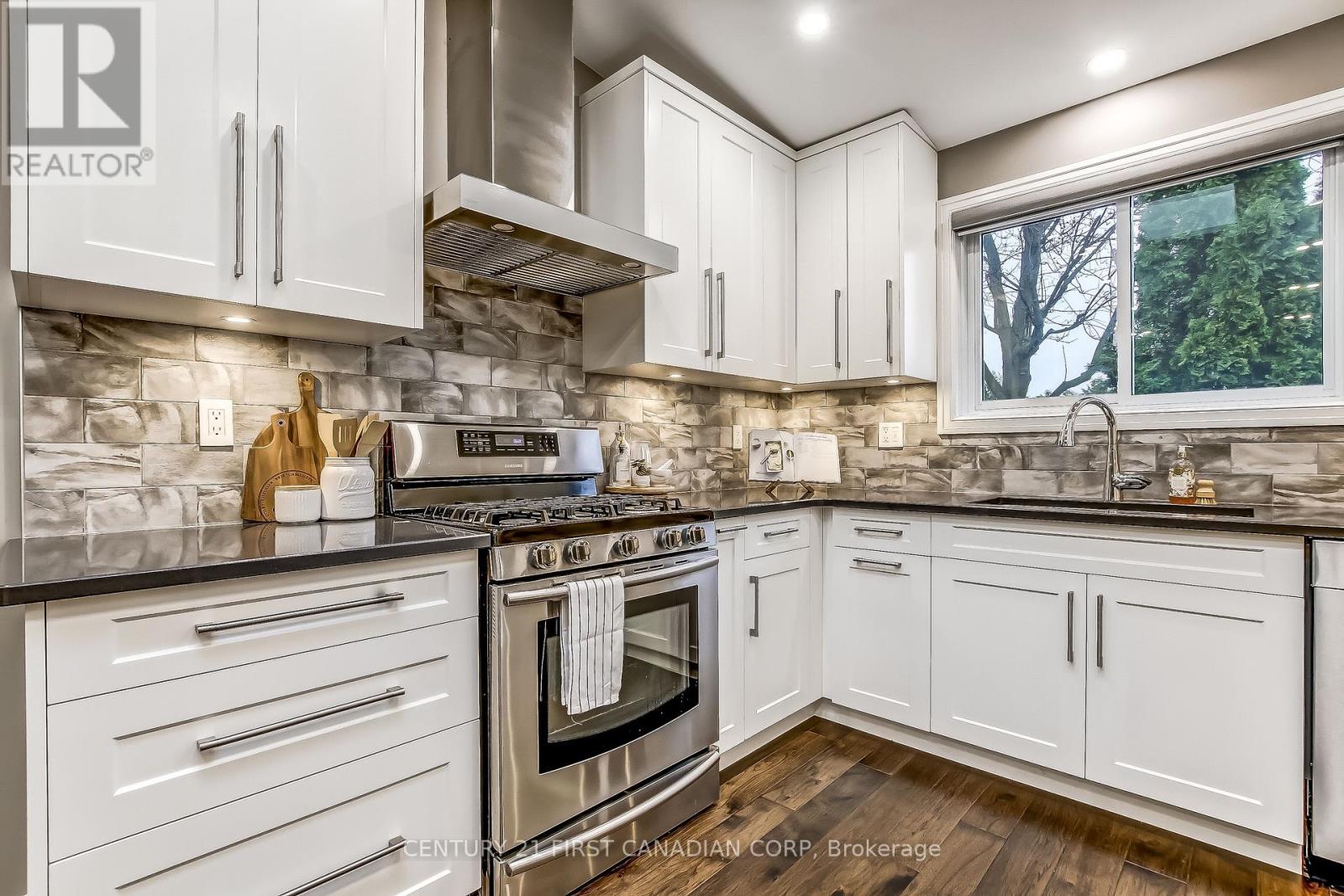 68 Golfview Crescent, London South, Ontario  N6C 5N5 - Photo 10 - X12990504