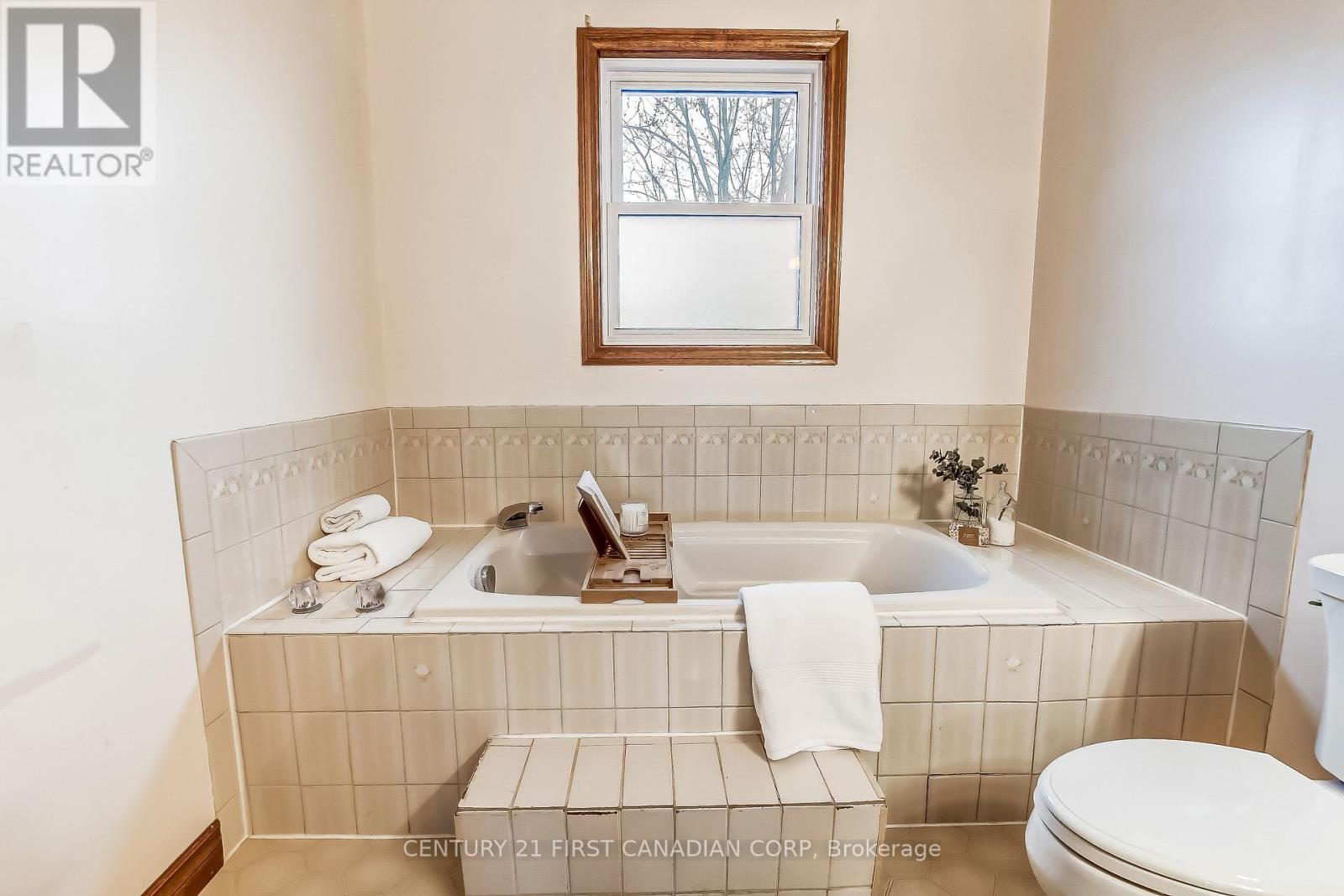 68 Golfview Crescent, London South, Ontario  N6C 5N5 - Photo 13 - X12990504