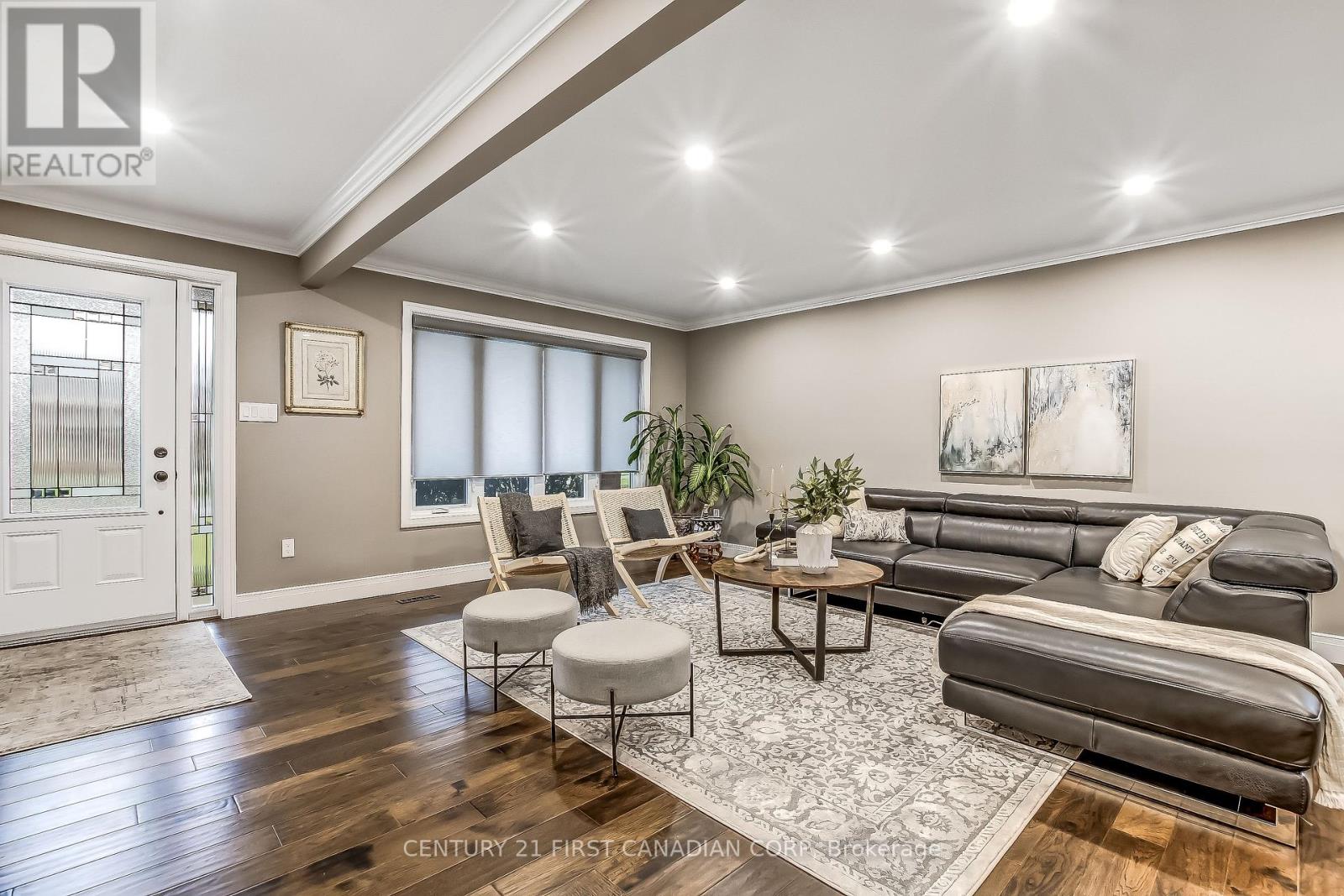 68 Golfview Crescent, London South, Ontario  N6C 5N5 - Photo 4 - X12990504