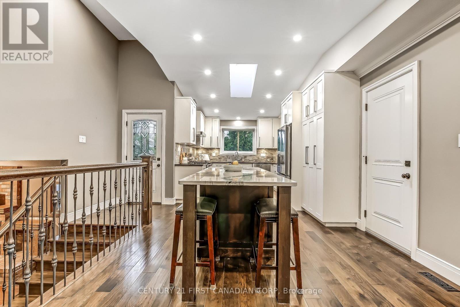 68 Golfview Crescent, London South, Ontario  N6C 5N5 - Photo 6 - X12990504