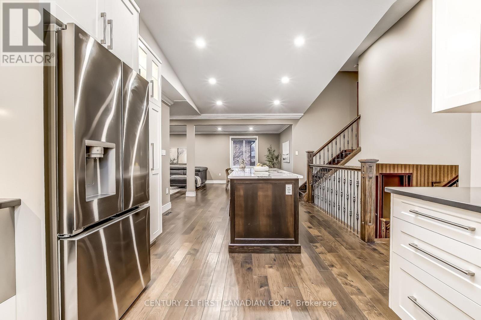 68 Golfview Crescent, London South, Ontario  N6C 5N5 - Photo 9 - X12990504