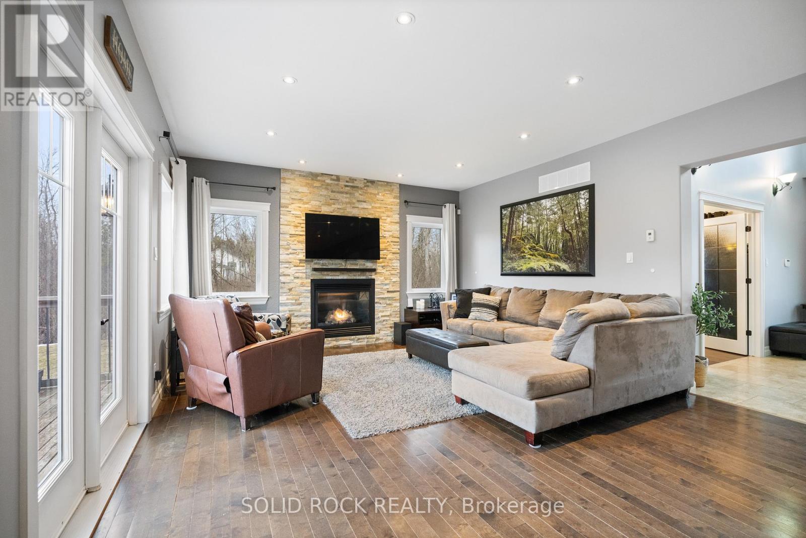 151 Spruce Crescent, Mississippi Mills, Ontario K7C 3P1 - Photo 5 - X12990532