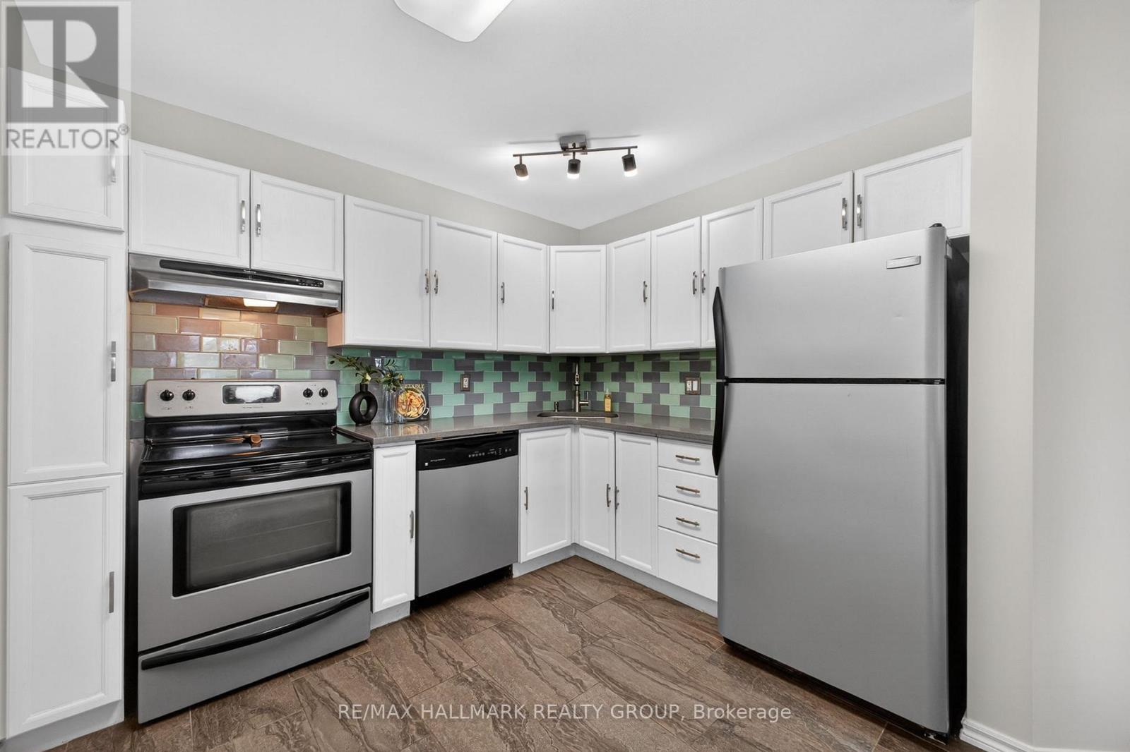 80 Pickwick Drive, Ottawa, Ontario  K2J 3E2 - Photo 13 - X12990684