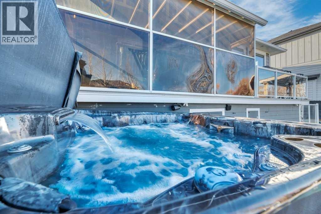 392 Rainbow Falls Way, Chestermere, Alberta  T1X 1S6 - Photo 7 - A2293151