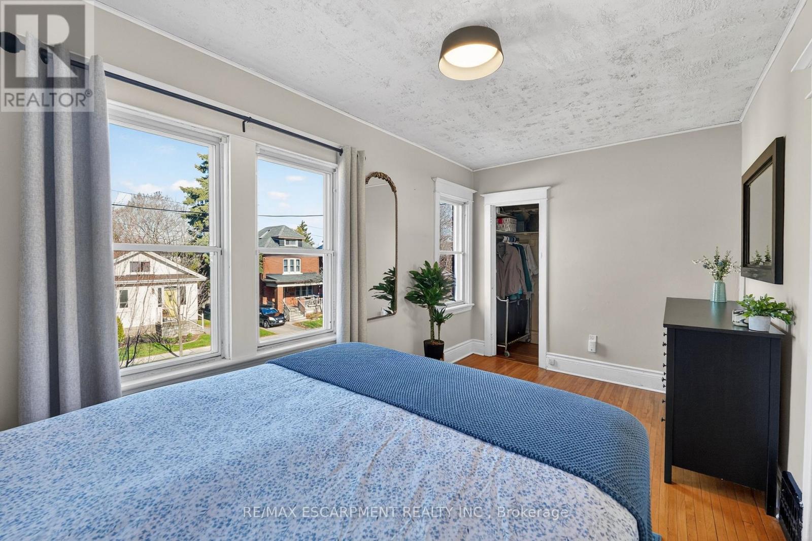 207 Edgemont Street S, Hamilton (Delta), Ontario  L8K 2J1 - Photo 17 - X12977812