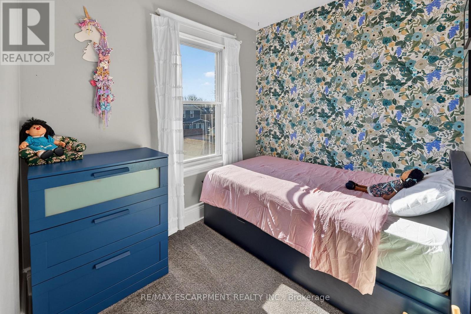 207 Edgemont Street S, Hamilton (Delta), Ontario  L8K 2J1 - Photo 18 - X12977812