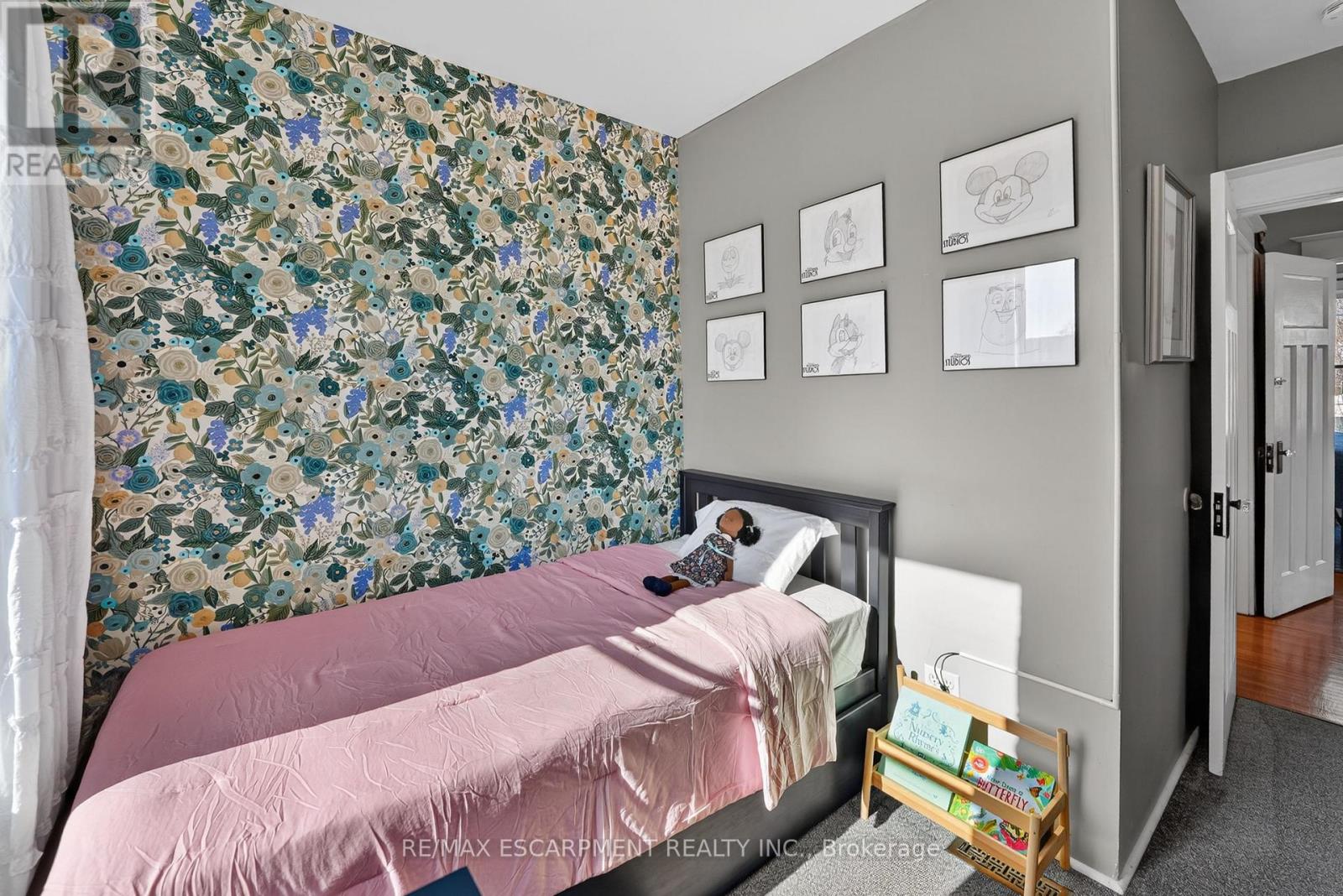 207 Edgemont Street S, Hamilton (Delta), Ontario  L8K 2J1 - Photo 19 - X12977812